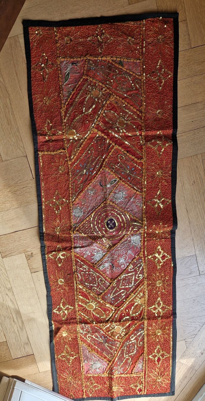 Stoffe: Tischläufer / Indischer Patchwork Handbestickt – Gebraucht aus Küsnacht ZH von 2011_ 7