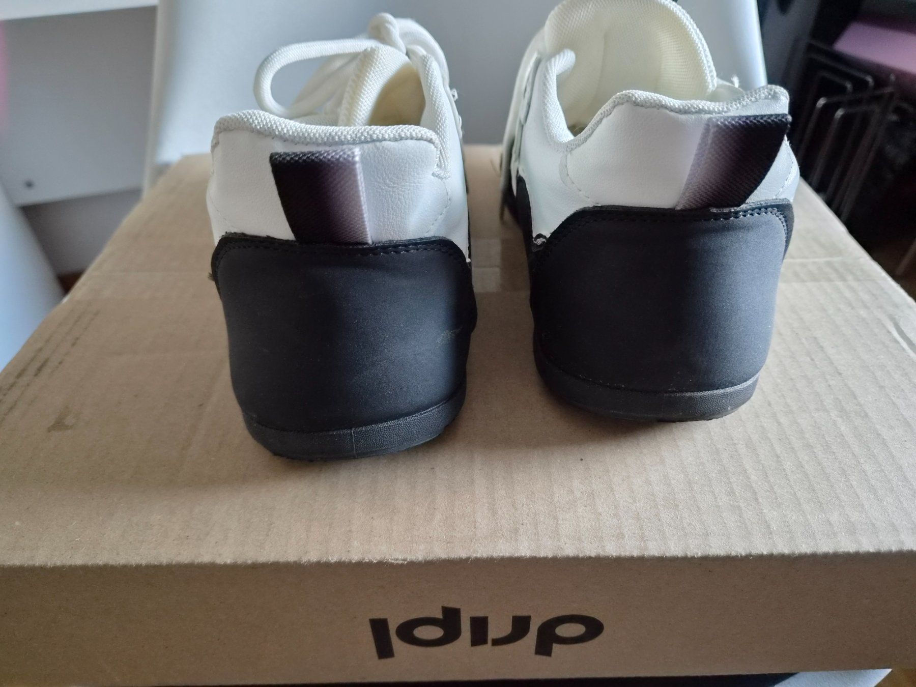 Scarpe da donna: JOHOENG Sneaker Weiss Schwarz Grösse 40 – Usato da Zürich venduto da Citalo 1