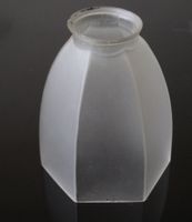 altes antikes Lampenglas /Glasschirm, farblos/matt