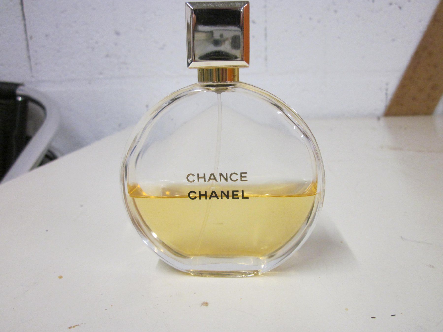 Chanel Parfums & Eau de Toilette: CHANEL CHANCE Eau de Parfum (100ml) reste env. 50ml – D'occasion à Grand-lancy par kohler333
