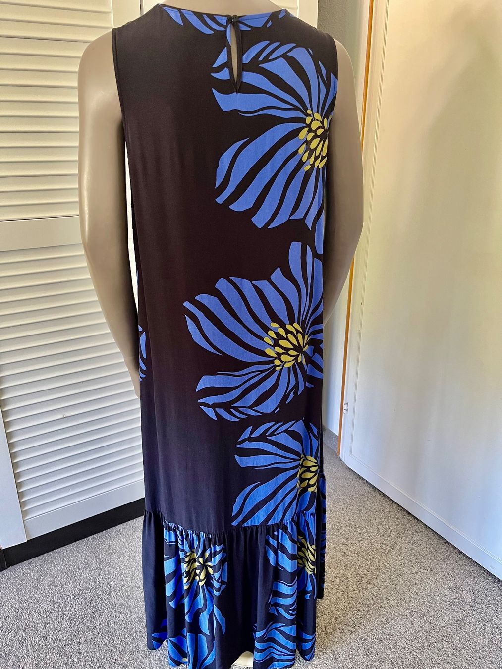 Robes: Damen Sommerkleid Maxikleid Blumenmuster dunkelblau Gr.40 – D'occasion à Adliswil par eri.40 3