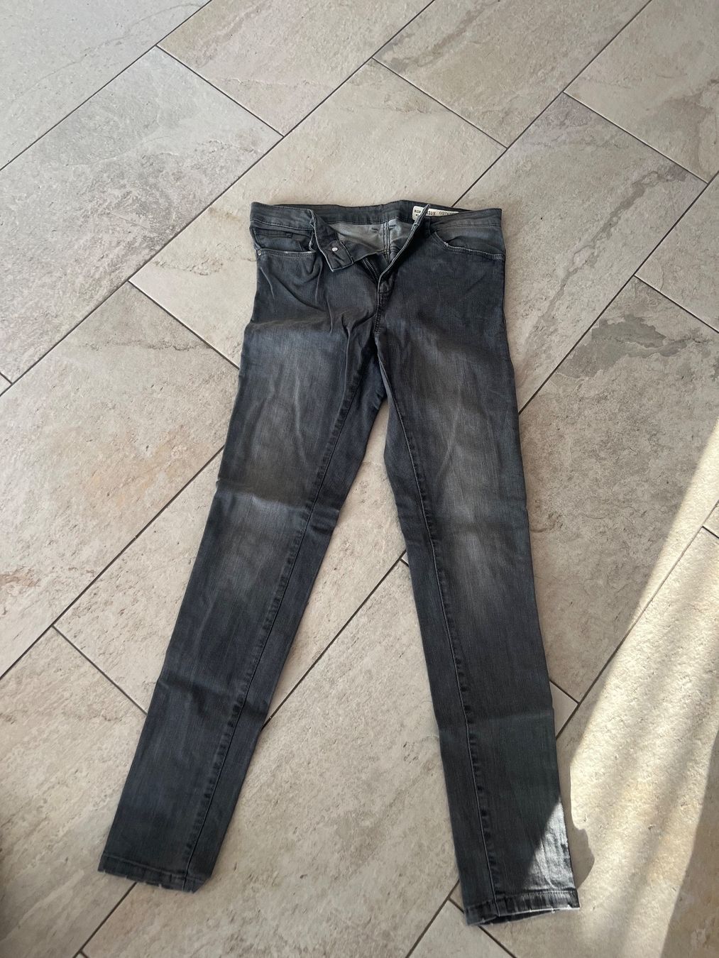 Jeans: Jeans grau Gr.40 neu – Nuovo (secondo la descrizione) da Seewen SO venduto da Muggi3 1