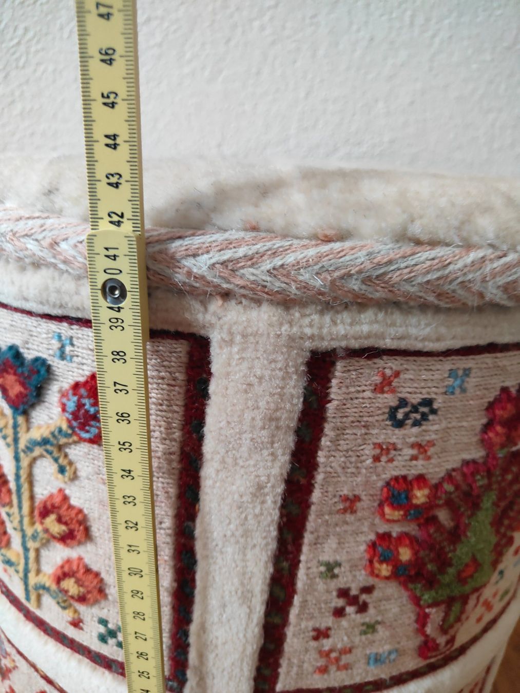 Hocker: Vintage Hocker / Sitzhocker mit Teppichmuster, Top Zustand! – Gebraucht aus Olten von Mezopotamya 4