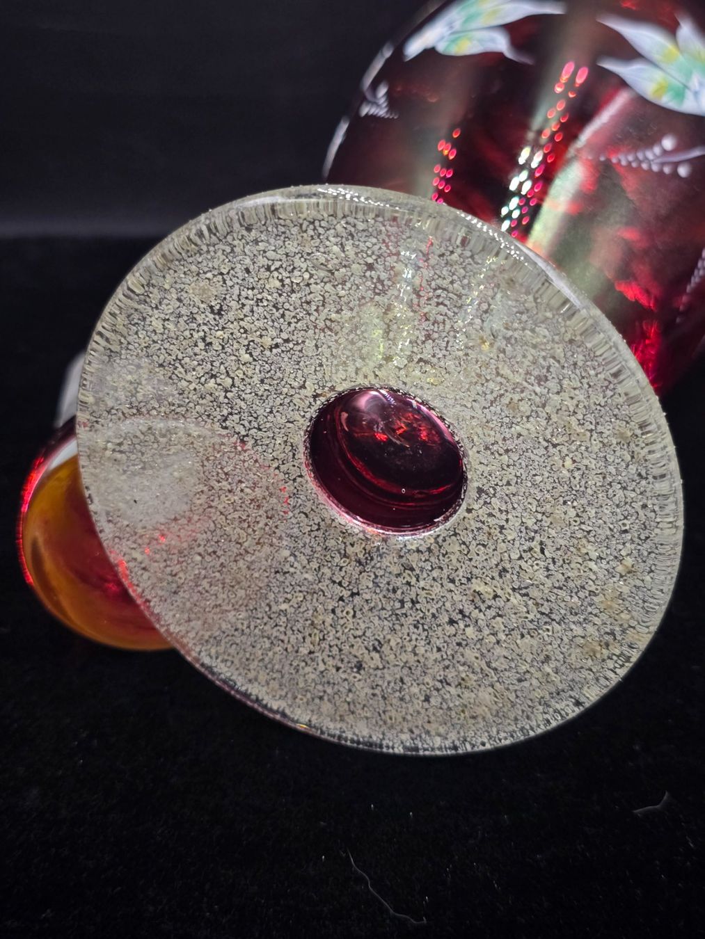 Caraffe: Karaffe aus satiniertem Glas mit Emaille Bemalung – Usato da Rorschacherberg venduto da snOOpydOg11 7