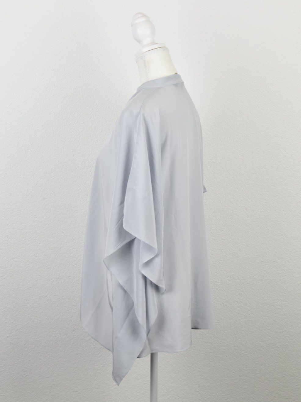 Blusen: Chalize Seidenbluse, Poncho Stil, hellblau, Gr.36, oversized – Gebraucht aus Nürensdorf von 2ND_STORY 3
