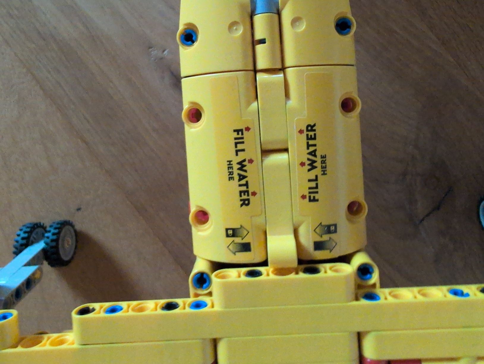 Lego Spielzeuge: LEGO Technic Löschflugzeug 42040. – Gebraucht aus Elm von sab_56wh 1