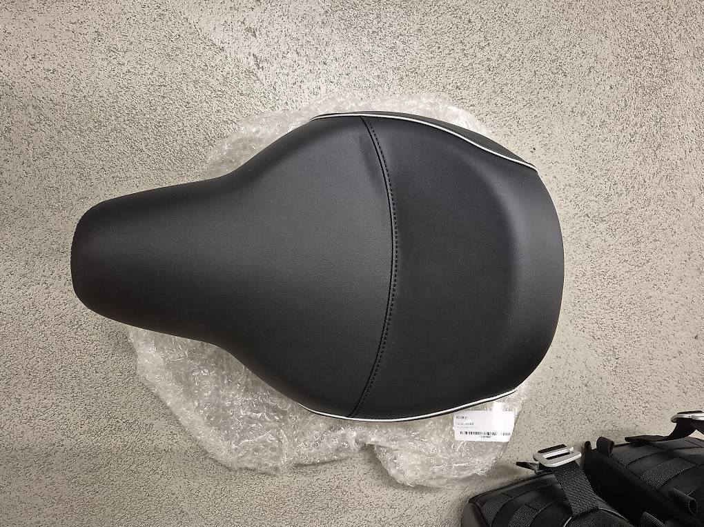 Alle Motorradersatzteile: Triumph Speedmaster Sitz – Neu und originalverpackt aus Mägenwil von InEcoTec 1