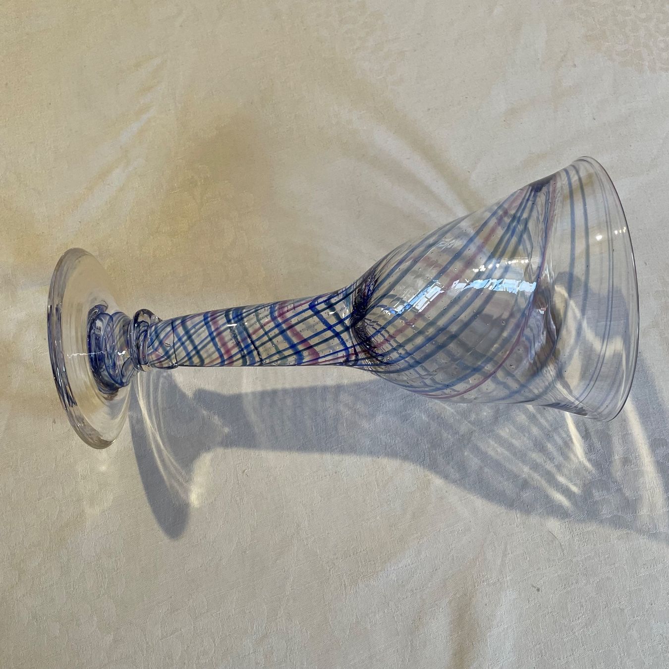 Bicchieri: Eigenwilliger Glas Pokal mit farbigen Streifen – Usato da Liestal venduto da Coutellerie 3