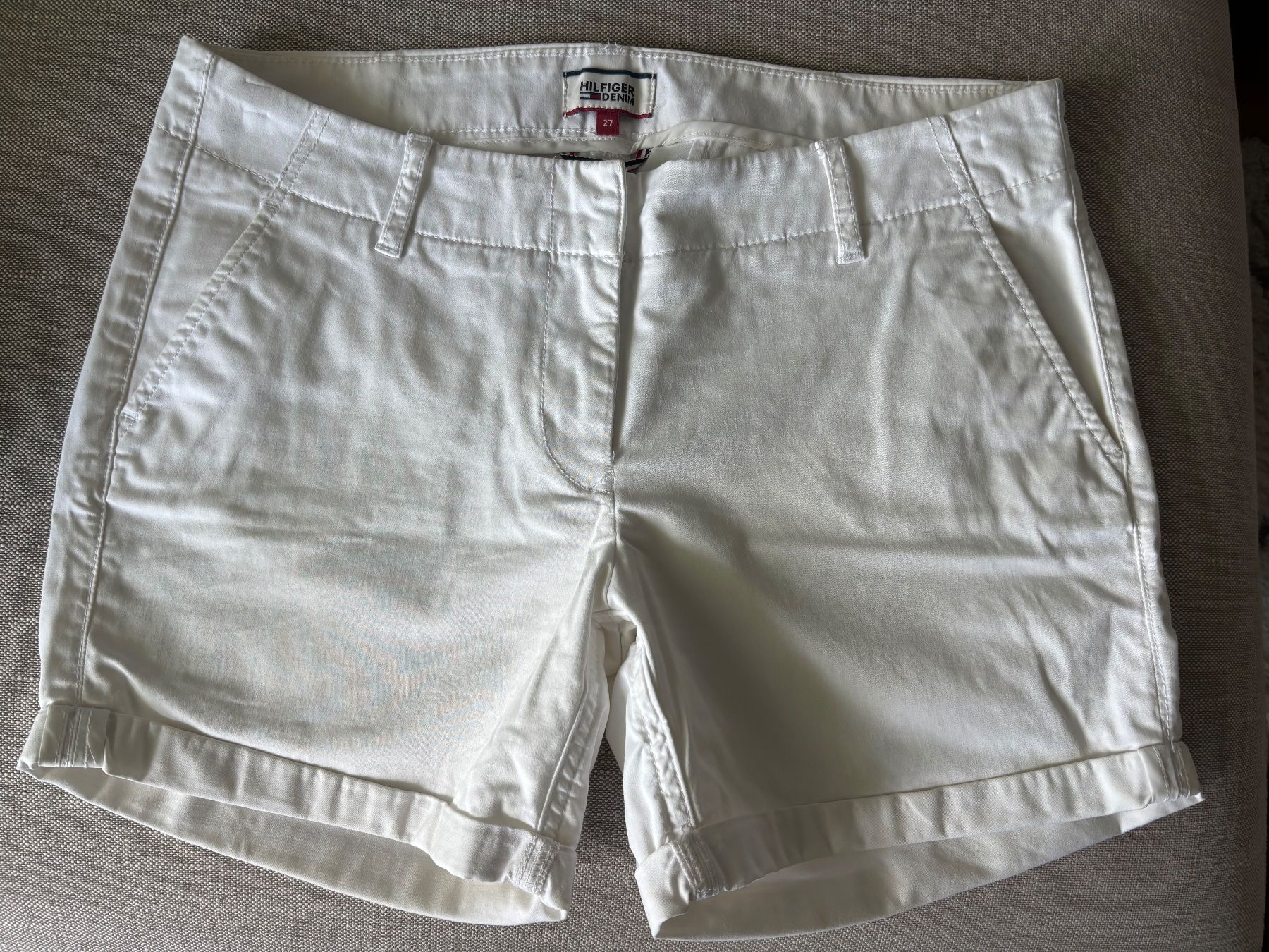 Tommy Hilfiger Pantaloni: HILFIGER Denim Shorst, Gr. 27, weiss – Usato da Zürich venduto da ritschi37