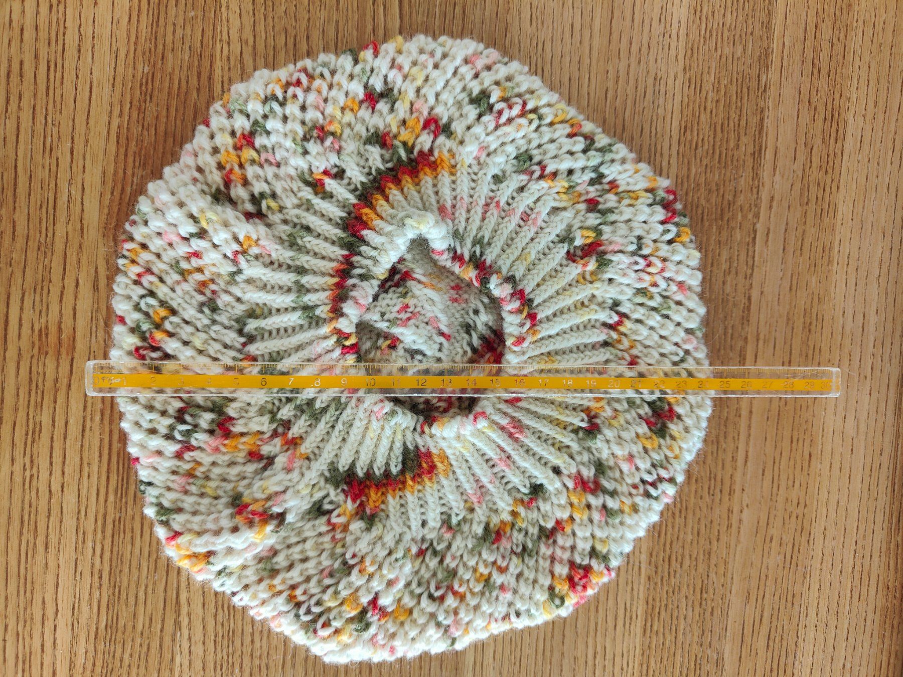 Copricapi, berretti & cappellini: Béret, Einzelstück, handgestrickt – Nuovo e nell'imballaggio originale da Rümlang venduto da 21f 1