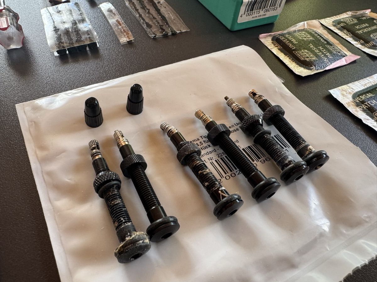 Specialized Ersatzteile: Specialized Tubeless Ventile & Reparatur Set – Gebraucht aus St. Stephan von riverjuren 2