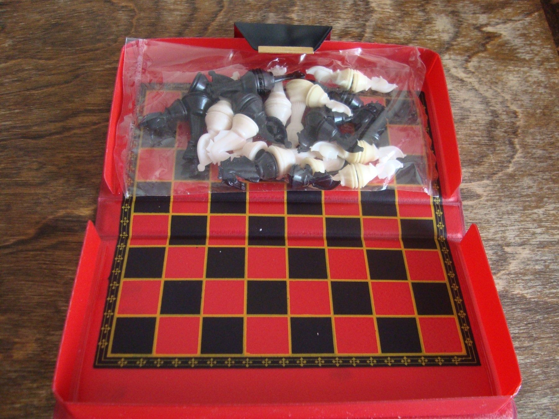 Giochi: Petit jeu d'échecs magnétique – Nuovo e nell'imballaggio originale da Fribourg venduto da ruswil007