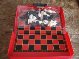 Petit jeu d'échecs magnétique