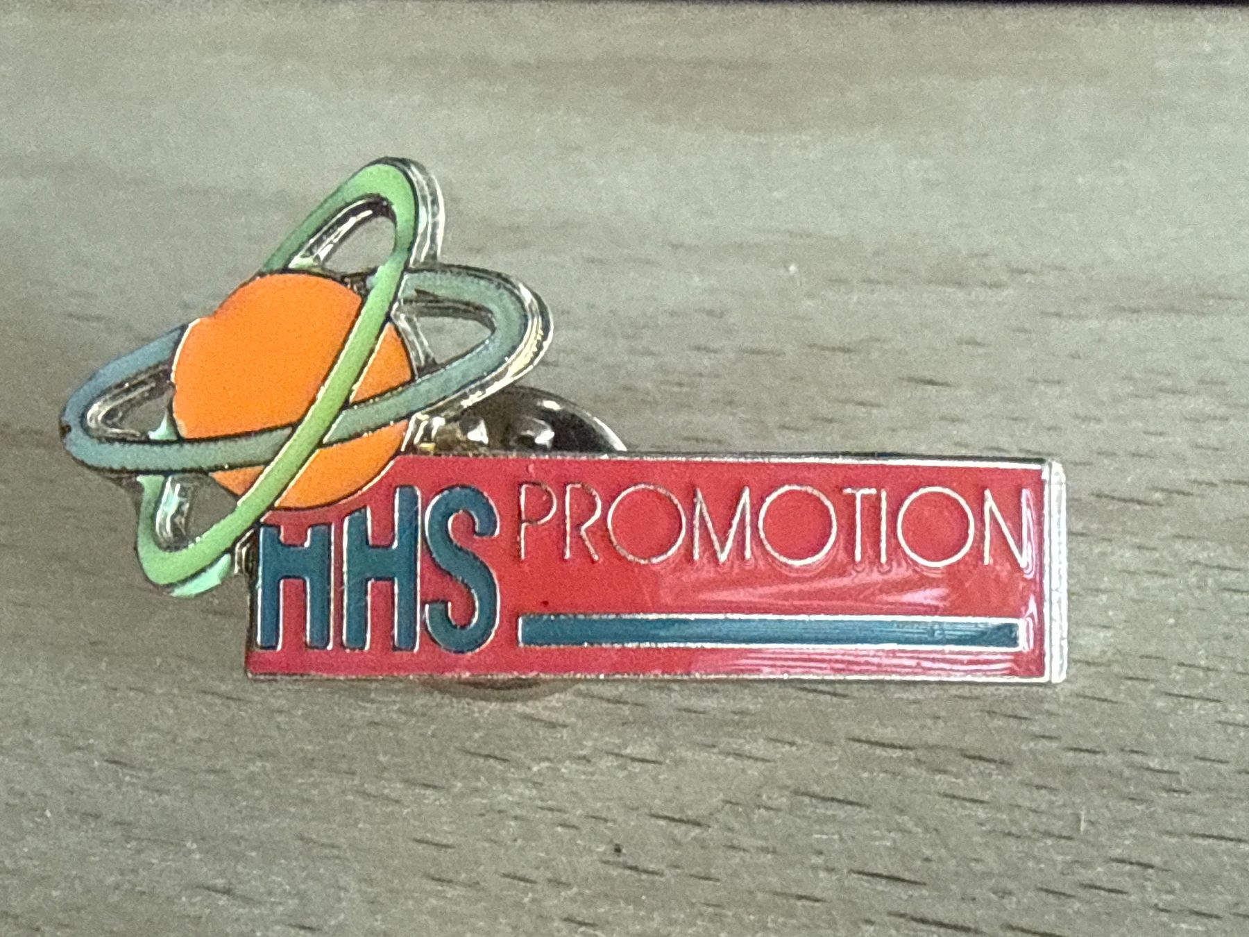 Plaketten & Abzeichen: Pin HHS Promotion – Gebraucht aus Glattbrugg von Schweigmatt