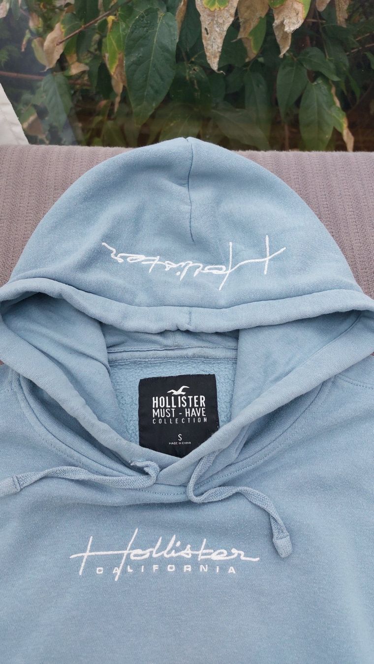 Hollister Pullover & Sweatshirts: Hollister Kapuzenpullover hellblau Grösse S gebraucht – Gebraucht aus Wil SG von Kaktusse 2