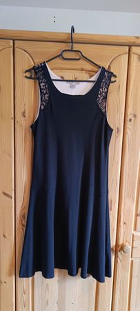 Kleid in schwarz rosa