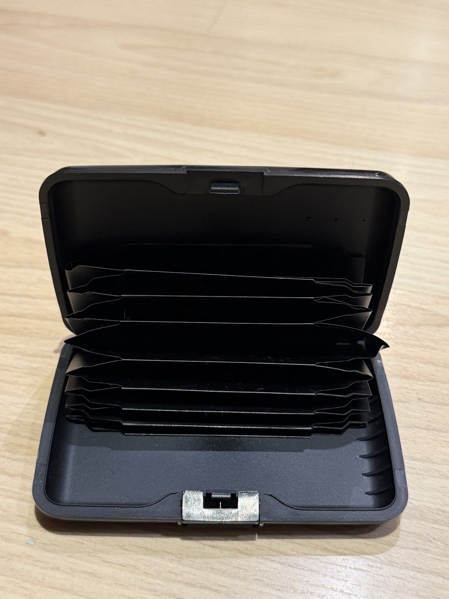 Sonstige Kleidung & Accessoires: Neuwertiges Kartenetui  - Schwarz! – Gebraucht aus Fehraltorf von flo0606 1