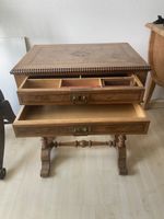 Antiker Beistelltisch aus Holz mit Intarsien antik