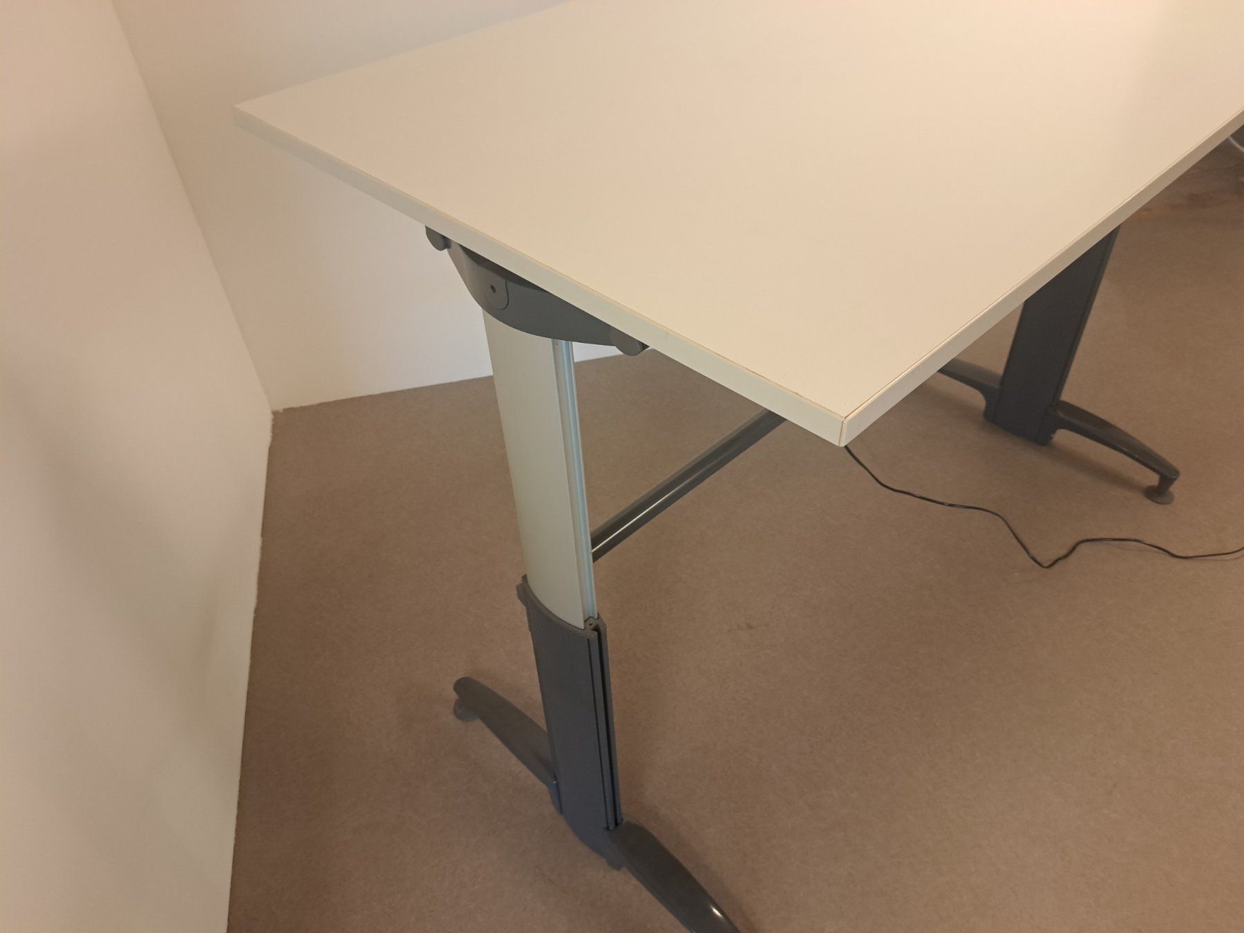 Scrivanie: SITAG Stehtisch Elektrotisch/ Bürotisch – Usato da Belp venduto da deal-now 2