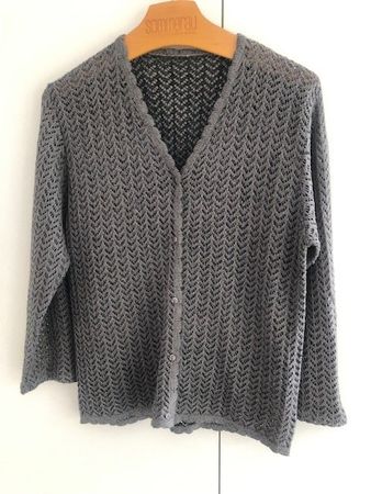 Stylische Häckeljacke, grau, 42, innen dunkel, aussen hell