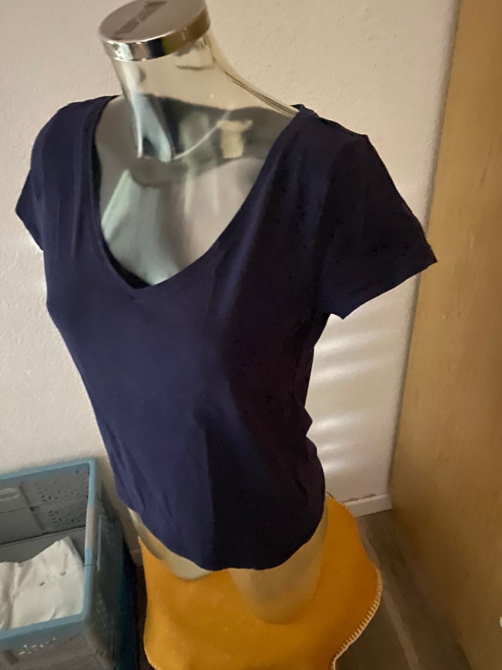 H&M T-shirt: T-Shirt dunkelblau basic Grösse M – Usato da Allenwinden venduto da Obalu 1