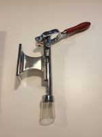 Zapfenzieher, Flaschenöffner / Montage an der Wand