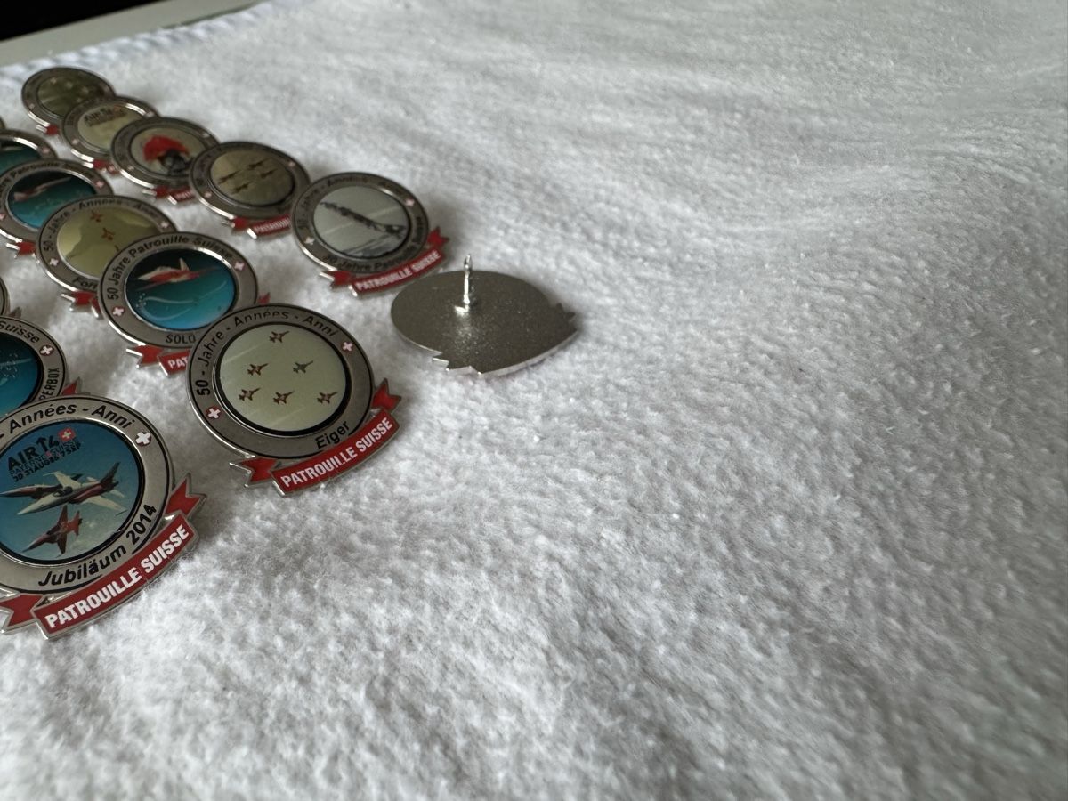 Spille & Fermagli: Patrouille Suisse diverse pins – Usato da Gelterkinden venduto da seb_8jzy 1