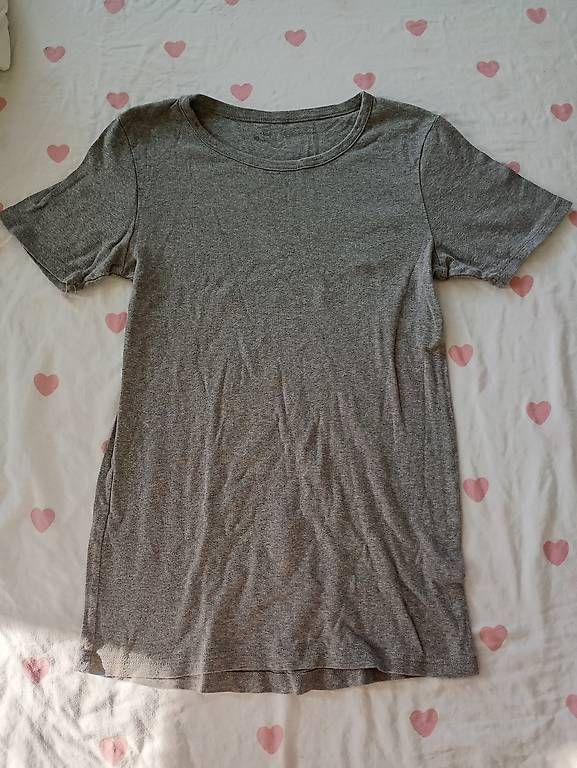 T-Shirts: Graues T-Shirt  – Gebraucht aus Gelterkinden von leo_9z8m