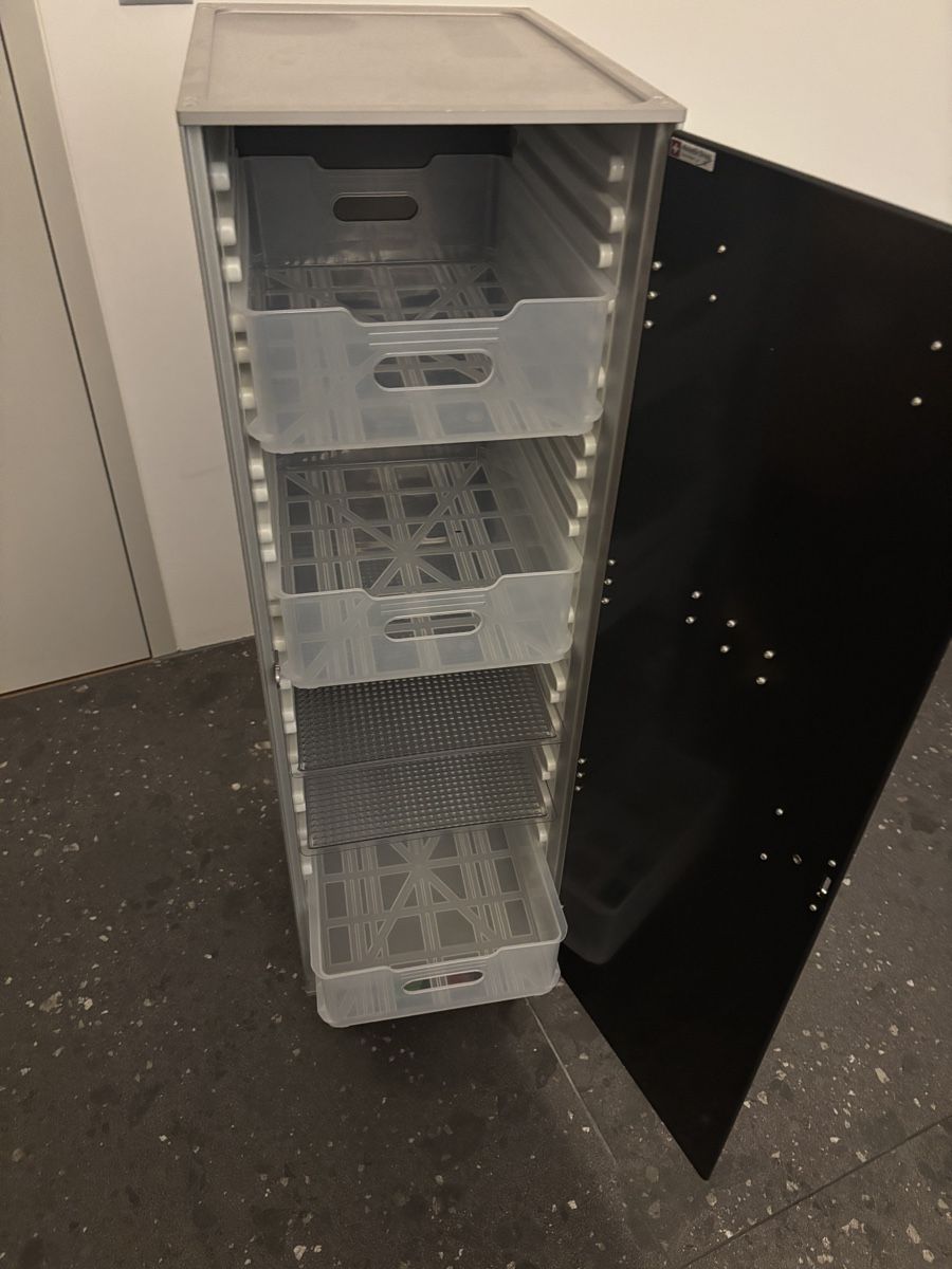 Swissair Sonstiges zu Aviatik: Swiss Air Trolley Schwarz – Gebraucht aus Fraubrunnen von Siegl1994 3