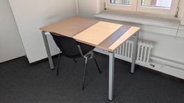 Schreibtisch