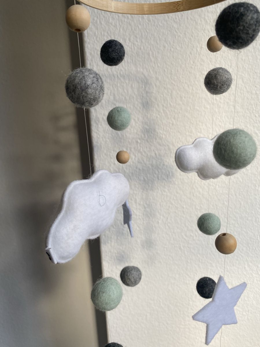 Tutte le decorazioni: Handmade Filz Mobile Stars & Clouds – Usato da Zürich venduto da surfflake 3