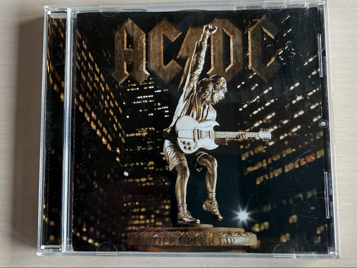 CDs: AC/DC Stiff Upper Lip CD – D'occasion à Oberried Brienz par Chyara