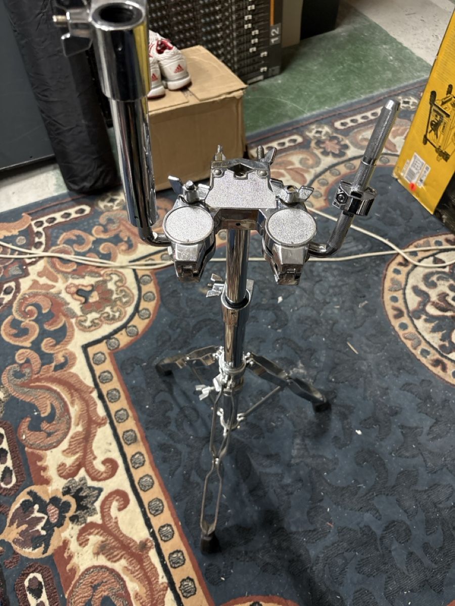 DW Instruments de musique: DW Tom stand – D'occasion à Courrendlin par clansman1988 2