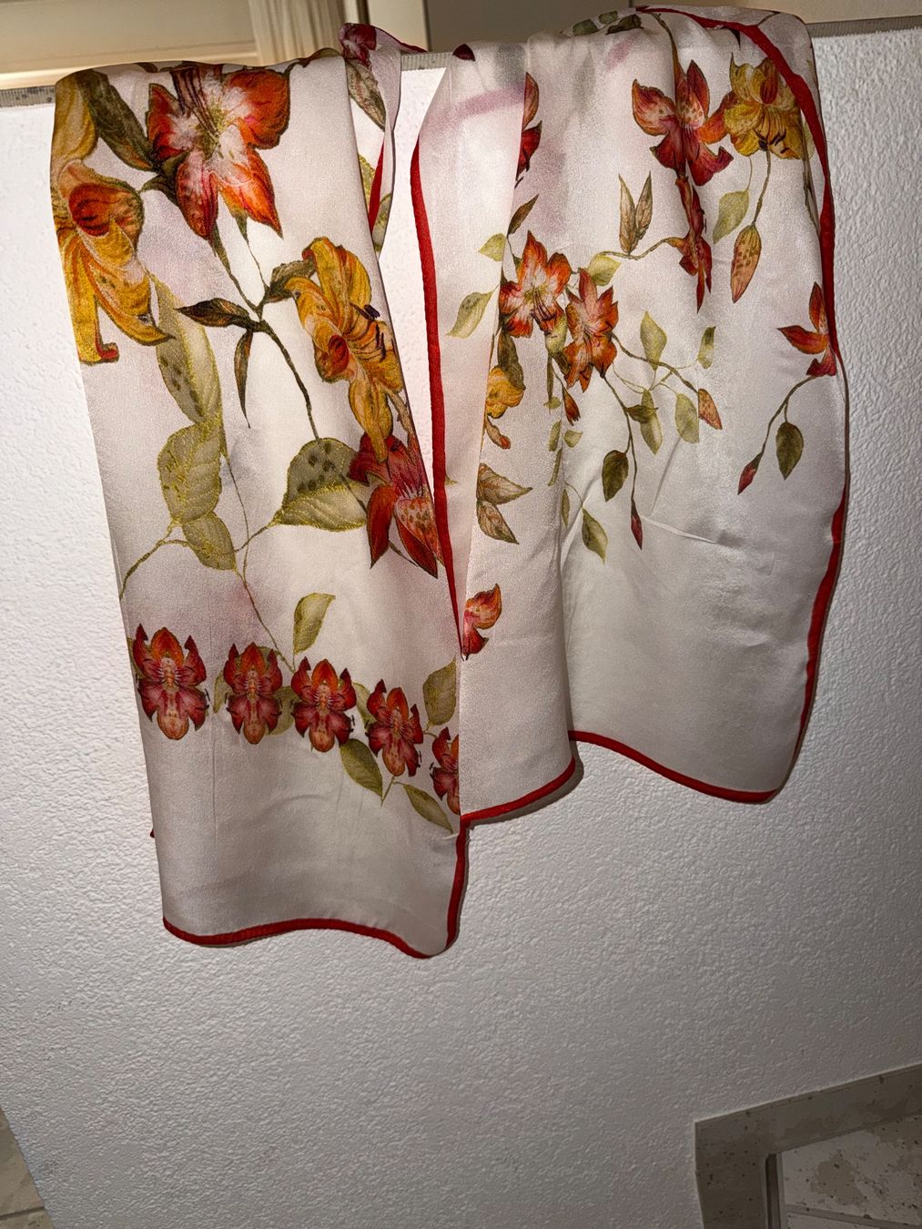 Foulard & Sciarpe: Seiden Schal 1 x getragen – Nuovo (secondo la descrizione) da Dornach venduto da samuti