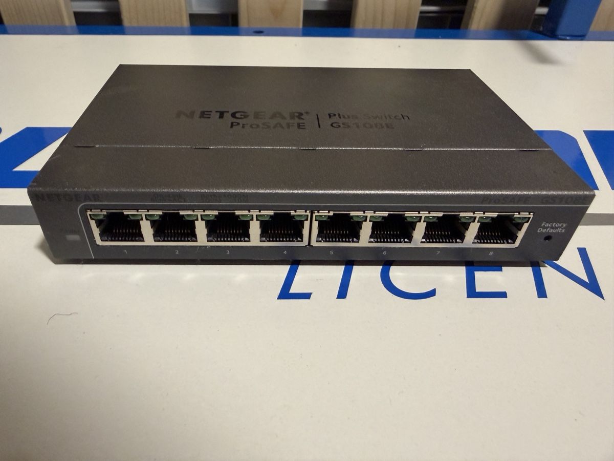 Netgear Hub & Switch: Netgear GS108Ev3 – Usato da St. Gallen venduto da AlexPhBit