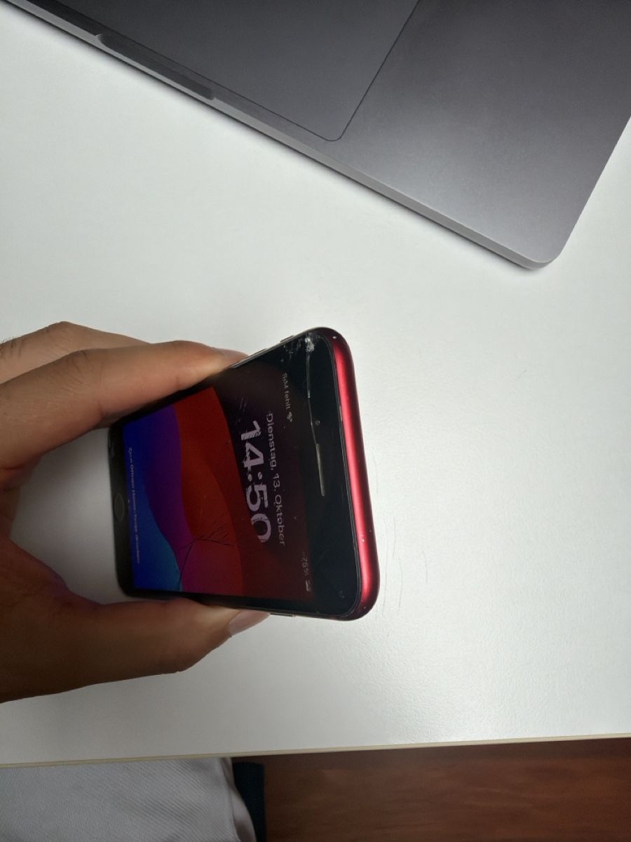 Apple Handys / Smartphones: Apple iPhone SE 128GB Red, Display Defective Condition – Defekt aus Ittigen von karim.2hami 3