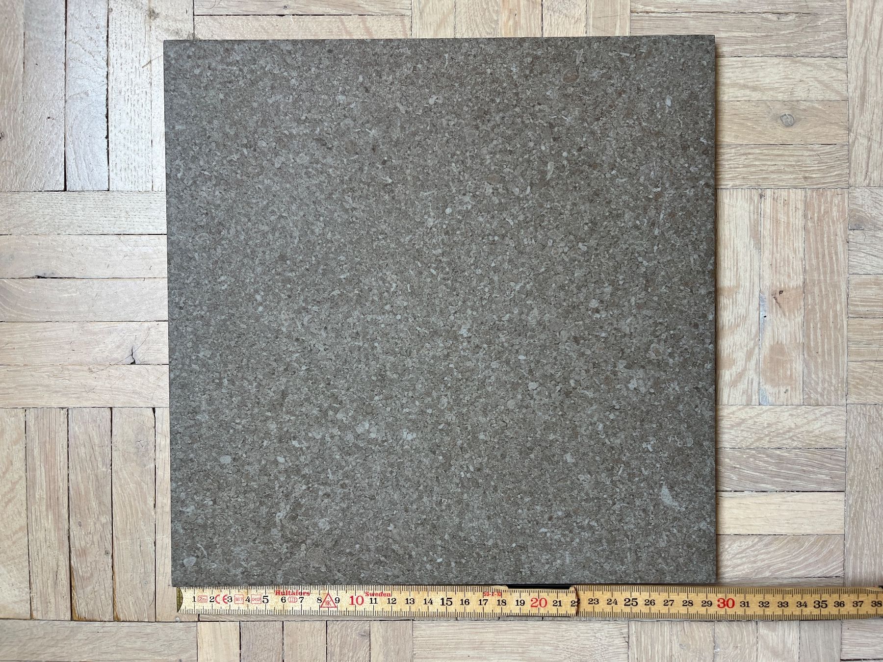 Revêtements de sol: Bodenplatte Steinoptik dunkelgrau 30x30cm neu – Neuf avec emballage d'origine à Zürich par Stefan010203