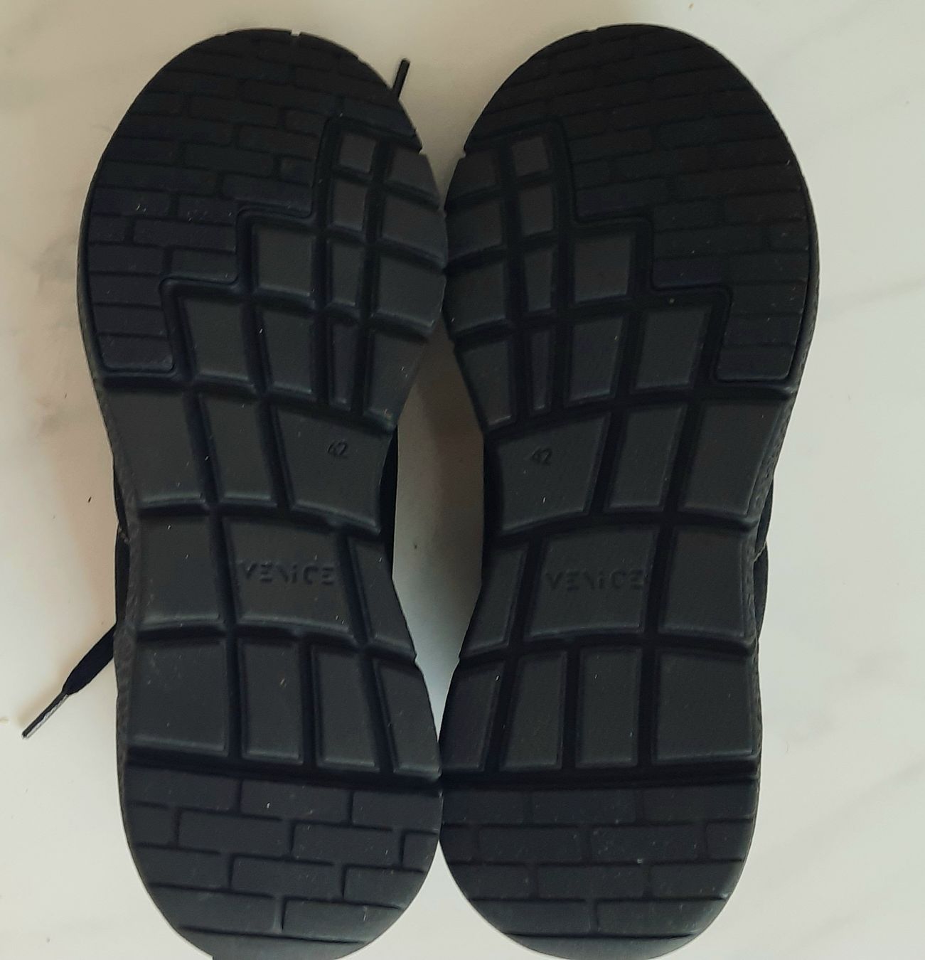 Scarpe da uomo: Sneakers schwarz Gr.42 – Nuovo e nell'imballaggio originale da Rotkreuz venduto da schweizerin72 1
