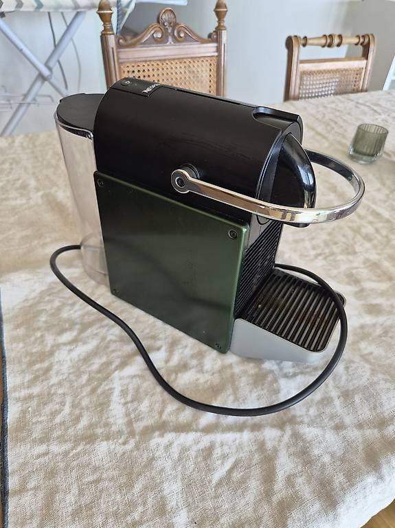Nespresso Macchine per caffè & Macchine per espresso: Machine à café Nespresso Pixie – Usato da Lausanne venduto da FMDW 1
