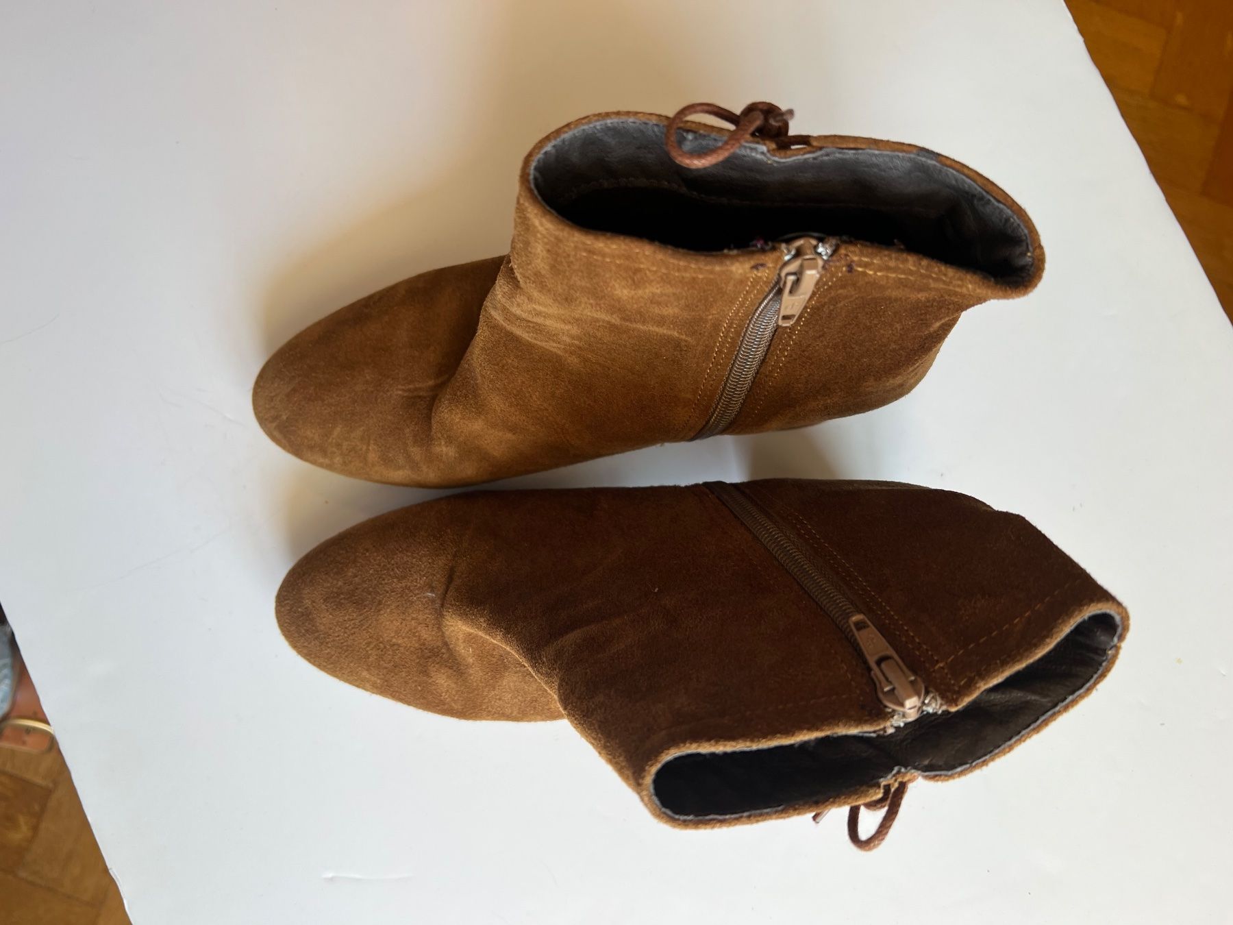 La Redoute Chaussures femmes: Bottines en daim 38 – D'occasion à Neuchâtel par Thesebootsaremadeforwalking 1