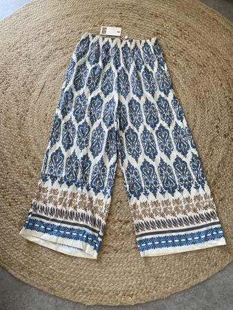 Sommerliche Hose mit Muster, neuwertig & bequem!