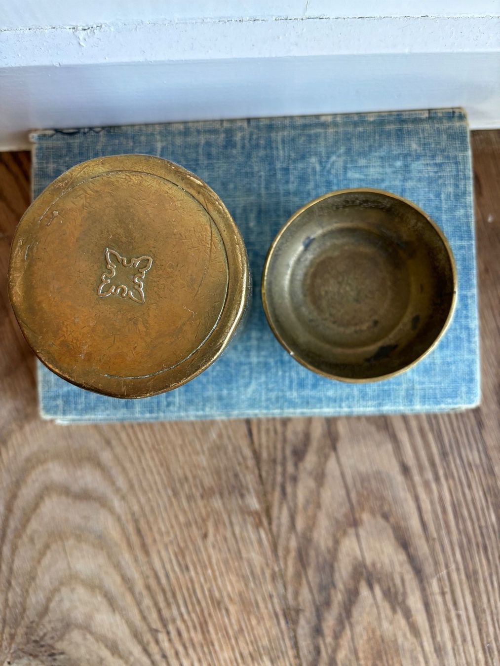 Sonstige Dekorationen & Accessoires: Brutalist antike Räuchergefass aus Bronze mit Deckel – Gebraucht aus Horgen von uge_pd5p 2