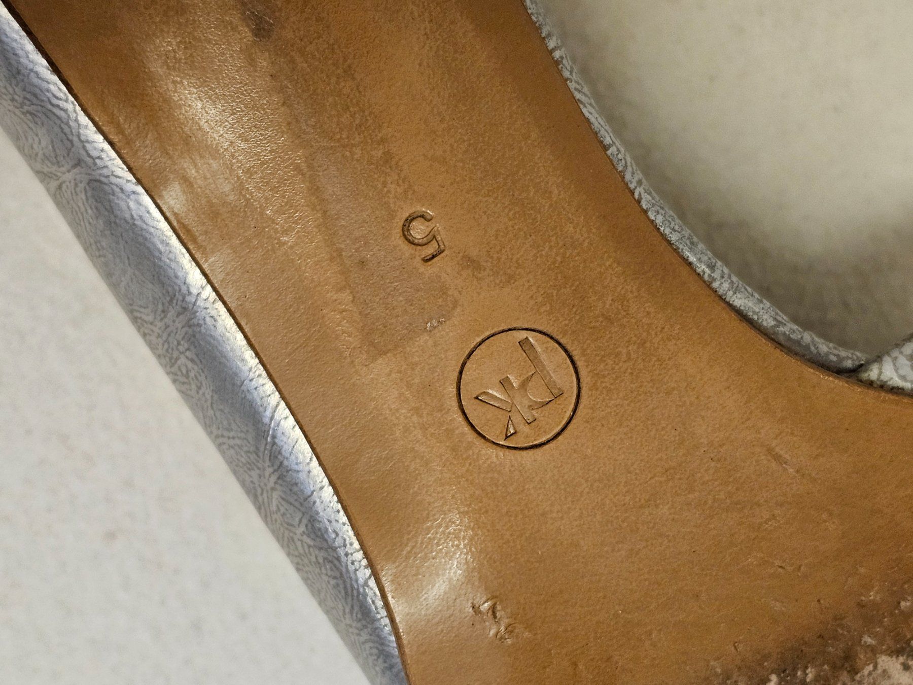 Kaiser Scarpe da donna: Peter Kaiser Damen Pumps Leder Silber Abendschuhe Gr.5 – Usato da Urdorf venduto da ole_mrp9 3
