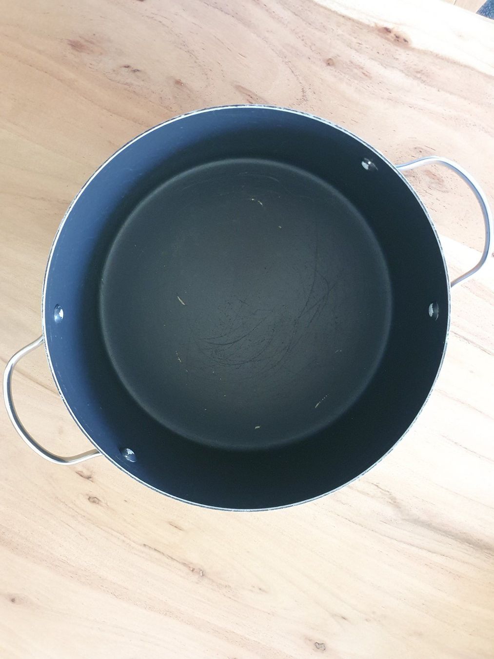Pentole: Gebrauchter Kochtopf mit Deckel 24.5 cm Durchmesser – Usato da Zürich venduto da car_h899 4