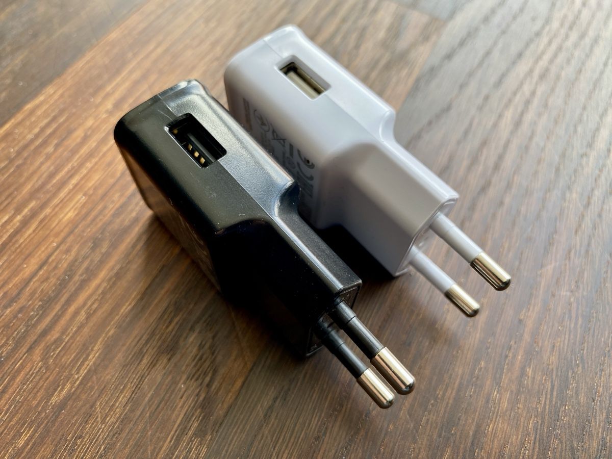 Caricabatterie: 2x Samsung USB-A Ladegerät/Charger – Usato da Winterthur venduto da Crazycorner 2