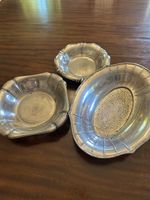 3 plats en métal argenté 