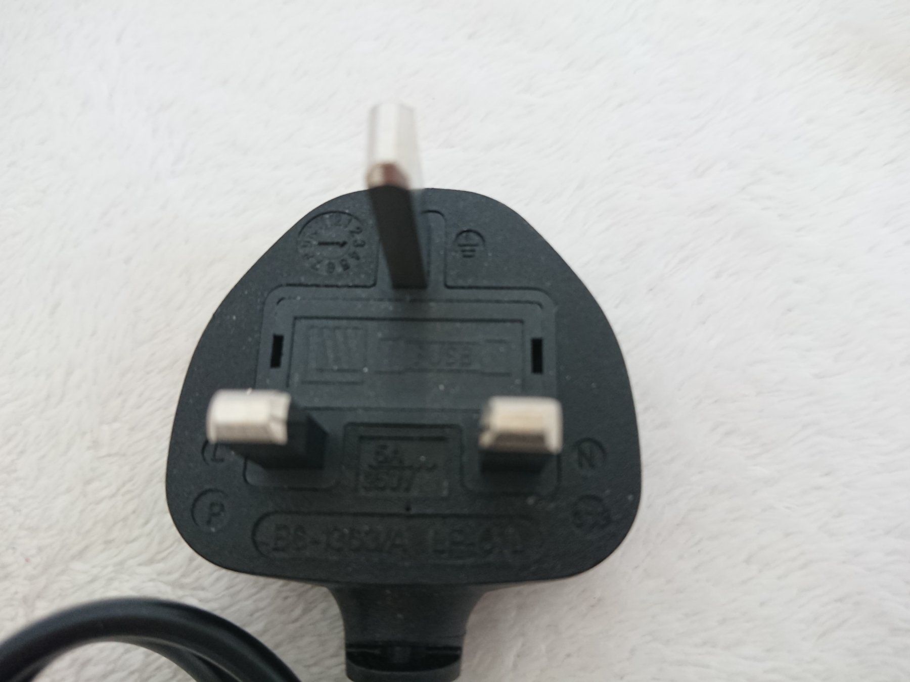 Cavi: Netzteil Stromkabel Stecker (GB) – Nuovo (secondo la descrizione) da Hallau venduto da CHACLA 2