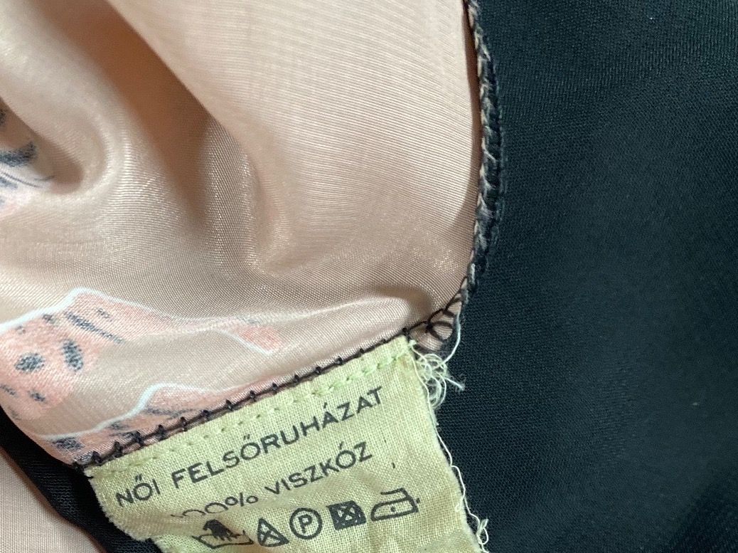 Tops: Top Viskose mit Gepardenprint – Gebraucht aus Chur von simhofstr 5