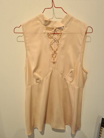 Guess Top, Grösse L, rosa neuwertig, Schnürung vorne.