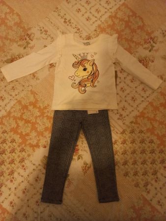 Leggings und Oberteil
